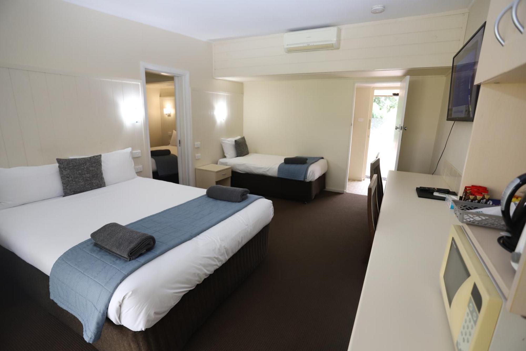 Sleepy Hill Motor Inn Raymond Terrace Bagian luar foto